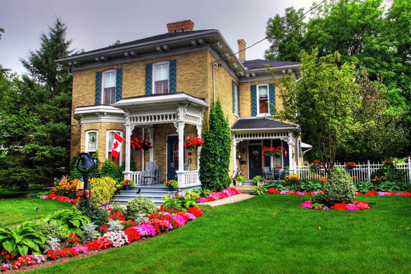 image of a historic house that needs a cooling solution