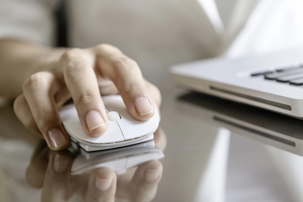 hands of a woman using a computer mouse depicting clicking sounds of an AC