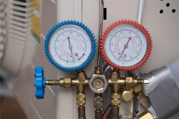 image of manometers used for measuring air conditioner refrigerant depicting ac refrigerant leak